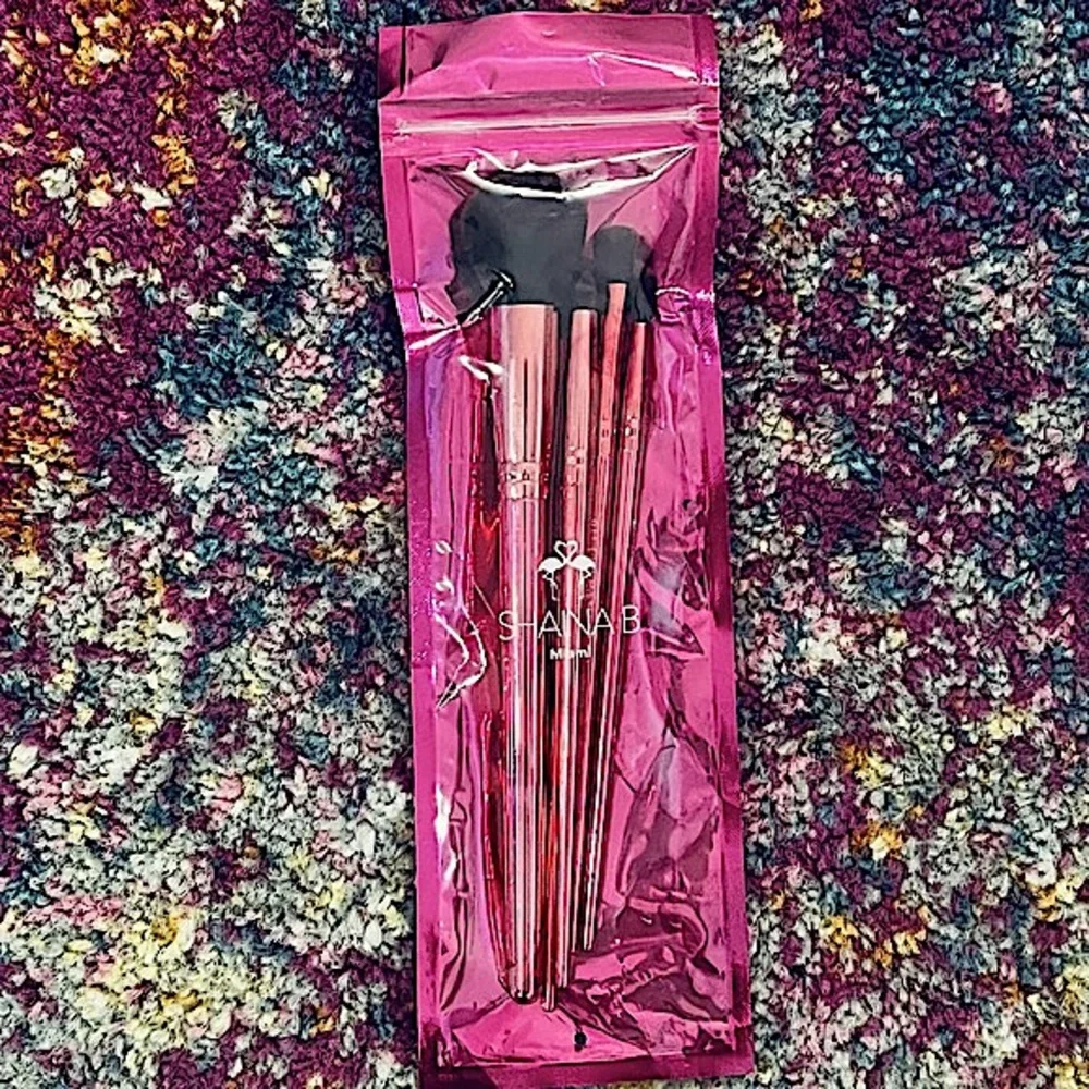 SHAINA B || Miami Fab - 5 Piece Essential Brush Set in Metallic Pink 💗NIB💗